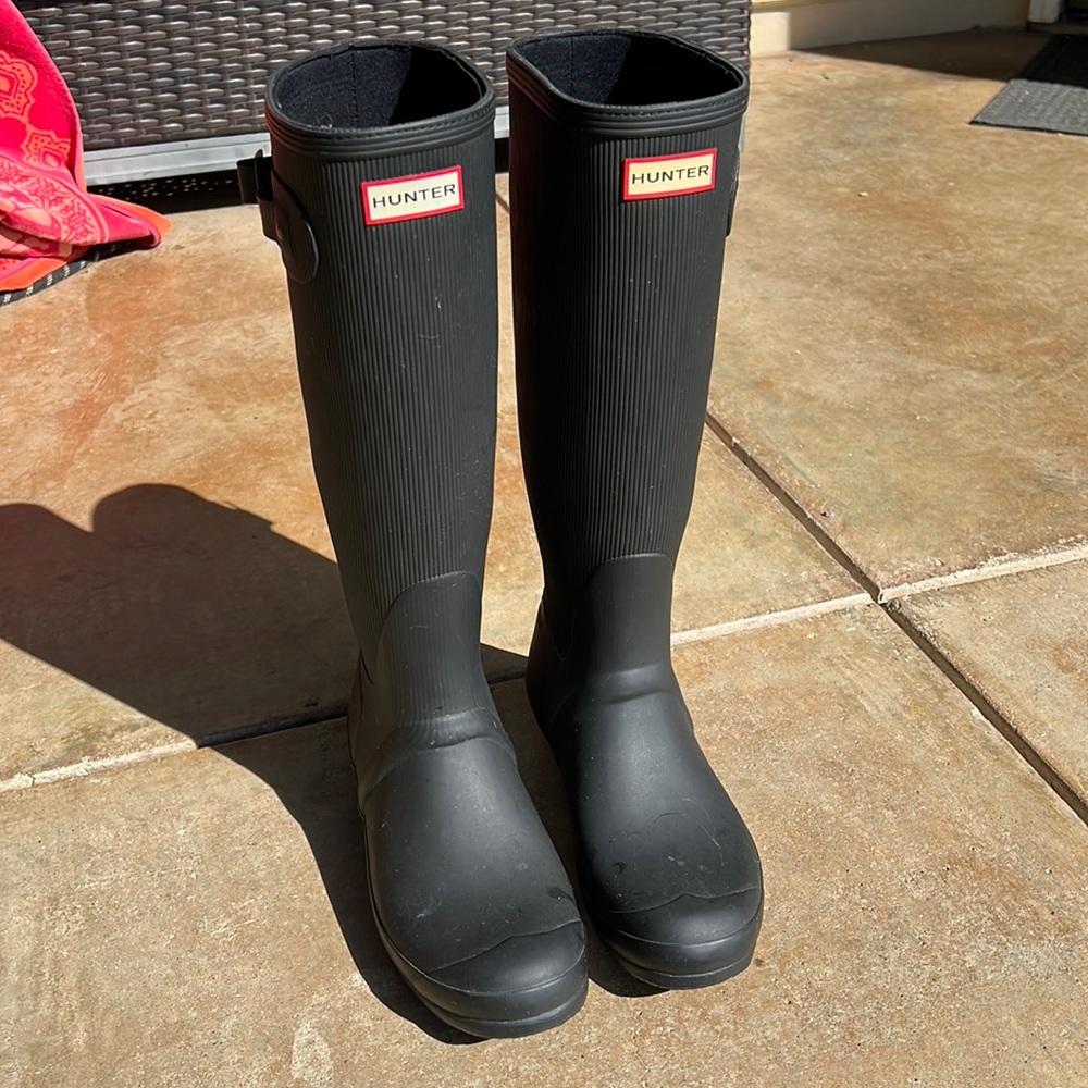 Hunter tall waterproof rain boot Womens size 10- black